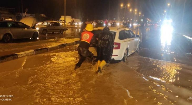 الاحتلال يغرق غزة بفتح مياه المطر المسدودة على حدود قطاع غزة