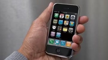 تكنولوجيا  – الإصدار الأول من iPhone يباع بأكثر من 300 ضعف سعره الأصلى فى المزاد