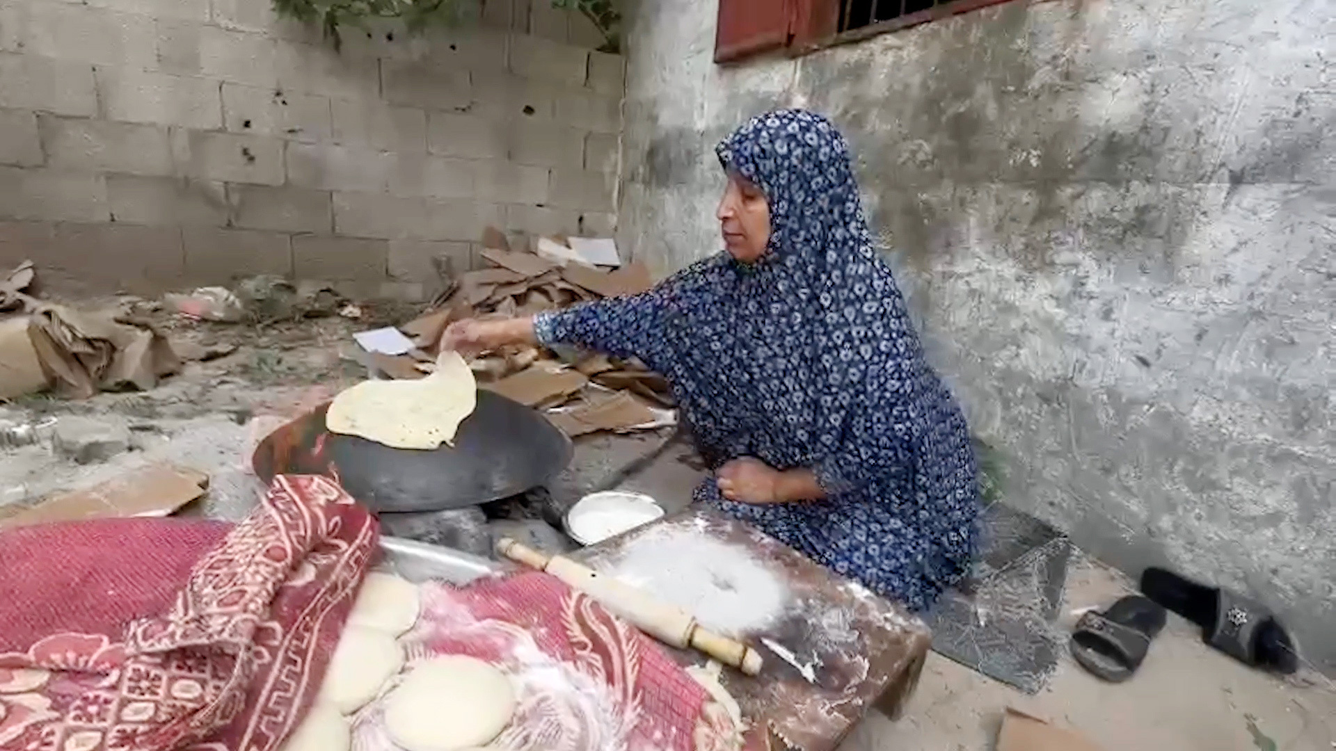 غزة.. “خبز الصاج” ملاذ الغزاويين بعد خروج معظم المخابز عن الخدمة | أخبار البرامج – البوكس نيوز