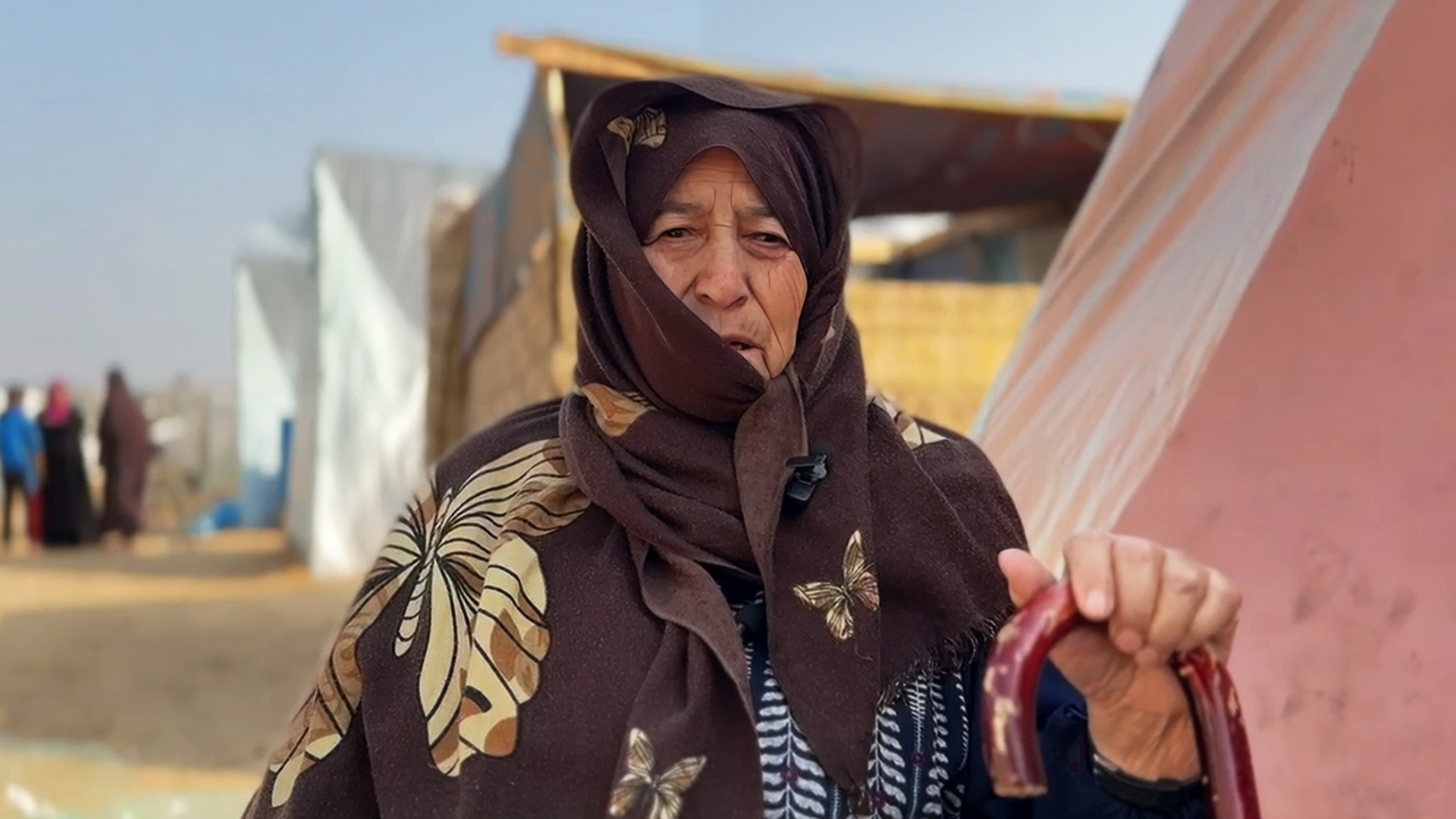 شاهد.. مسنّة فلسطينية عايشت النكبة تبدي صمودا استثنائيا رغم النزوح | أخبار – البوكس نيوز