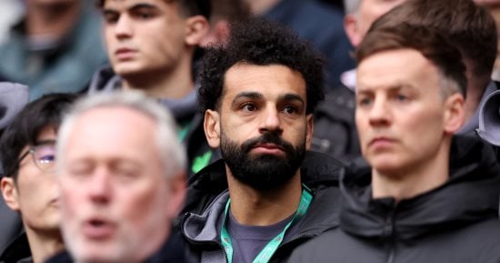 رياضة – محمد صلاح يتوج باللقب الثامن مع ليفربول ويحتفل بالكأس بدون ميدالية.. فيديو