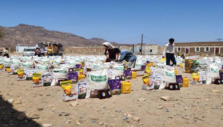 لحج .. مبادرة الإعلامي العبيدي تستكمل توزيع مساعدات إنسانية بدعم من مغتربين بأمريكا