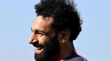 رياضة – الإبتسامة تعلو وجه محمد صلاح في تدريبات ليفربول.. صور