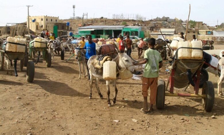 الحرب تقطع الطرق بين الولايات السودانية