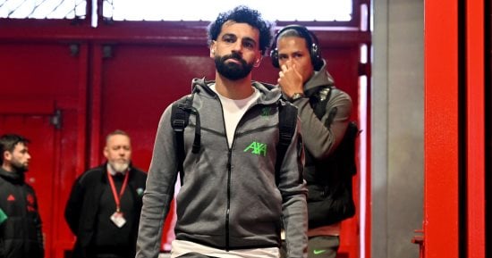 رياضة – وصول محمد صلاح ورفاقه ملعب “أولد ترافورد” قبل قمة مان يونايتد ضد ليفربول