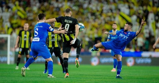 رياضة – الاتحاد ضد الهلال.. الزعيم يتفوق 2-1 فى شوط مثير بنهائي السوبر السعودي