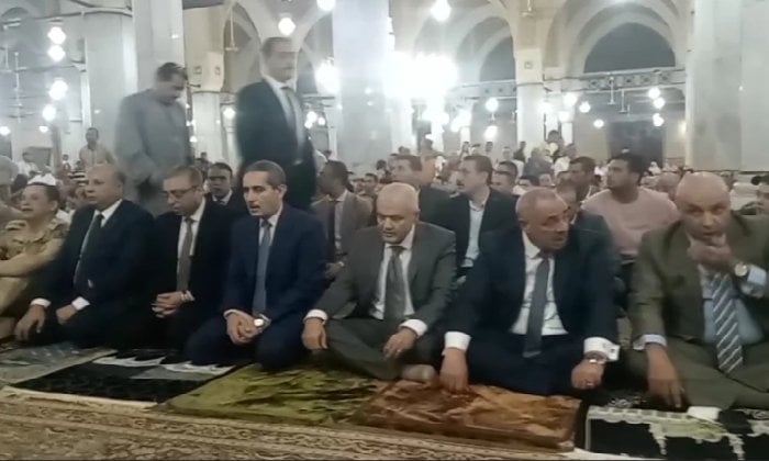 محافظ الغربية يؤدي صلاة عيد الأضحى في المسجد الأحمدي بطنطا ويُشارك المواطنين فرحتهم