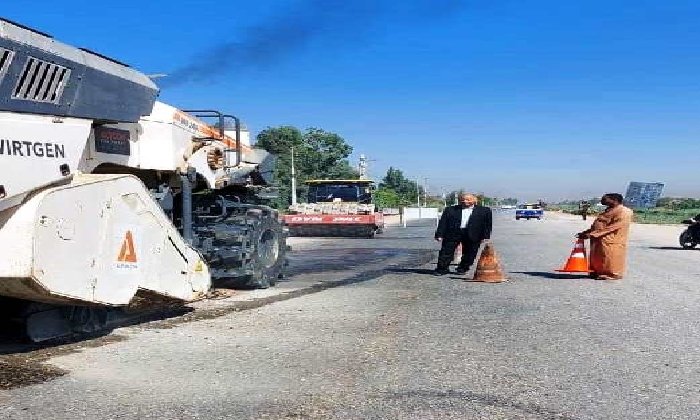 بدء أعمال تطوير ورفع كفاءة طريق دار السلام الزراعى الشرقي بسوهاج ضمن « حياة كريمة»