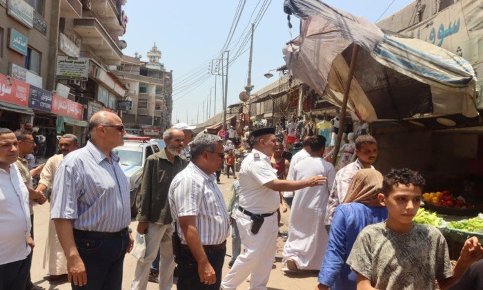 محافظ القليوبية يشدد على تكثيف الحملات وإزالة الإشغالات ونقل الباعة الجائلين