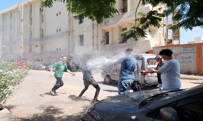 بالفوم والشماريخ.. طلاب الثانوية العامة بالقليوبية يحتفلون بانتهاء ماراثون الامتحانات