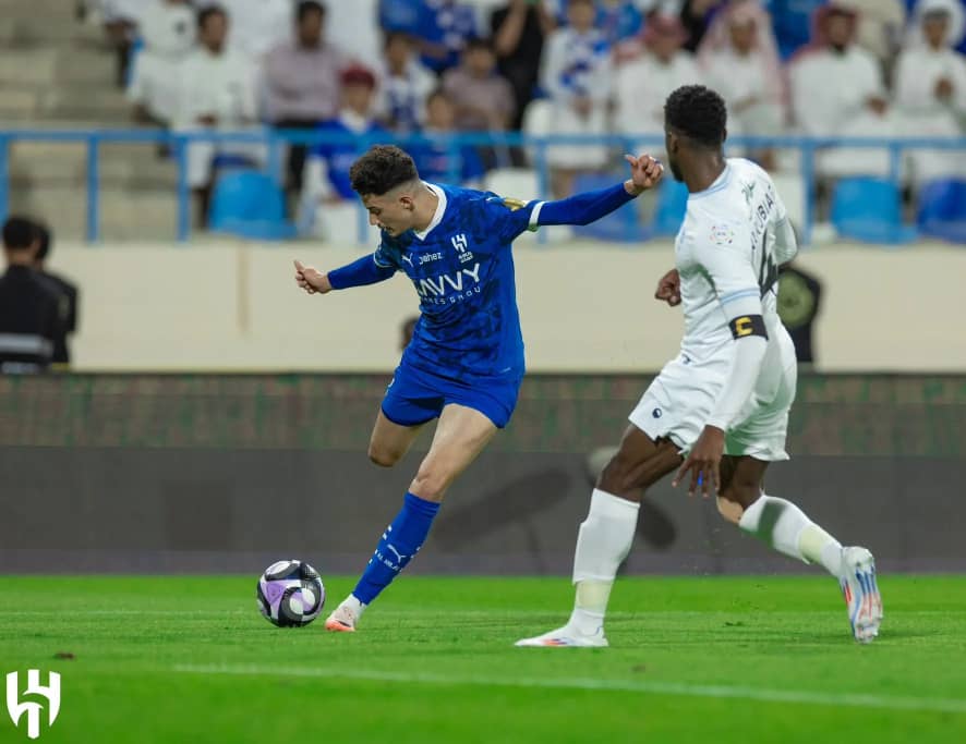 الهلال يضرب بقوة مستهلا حملة الدفاع عن لقب الدوري السعودي