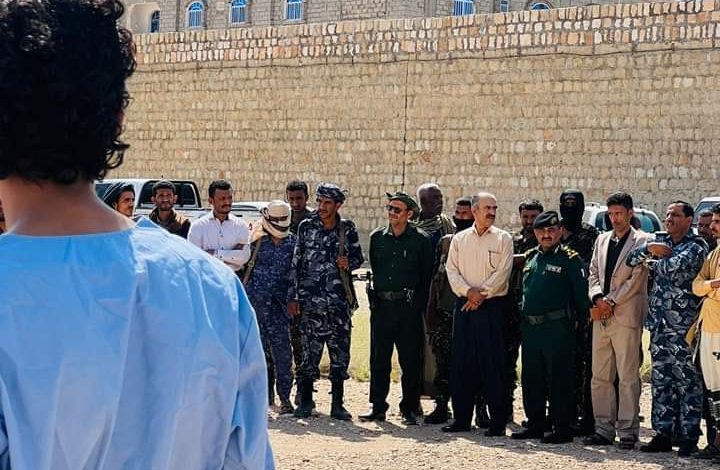 النيابة العامة بمحافظة شبوة تنفذ حكم القصاص الشرعي بحق احد المحكوم عليهم