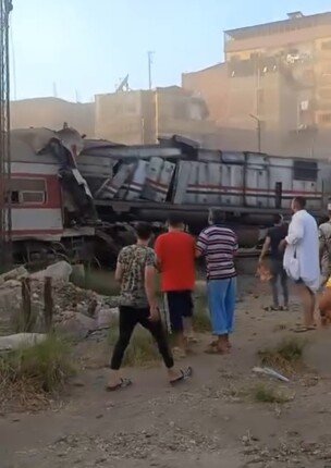 تصادم قطارين بالكوبري الجديد في الشرقية| صور