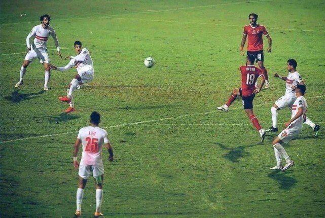 معتز إينو: مباراة الأهلي والزمالك ليس لها معايير.. لكن الأحمر يتفوق فنيًا