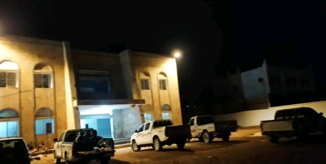 أمن أبين يلقي القبض على متهمين حاولوا اغتيال مدير عام مديرية خنفر