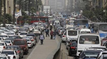 «الدنيا زحمة».. تباطؤ حركة سير السيارات على أغلب طرق ومحاور القاهرة والجيزة